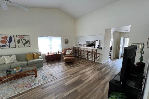 Condo in Seminole, Florida, 2 bedrooms  № 1916679 - photo 11