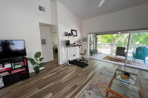 Condo in Seminole, Florida, 2 bedrooms  № 1916679 - photo 7