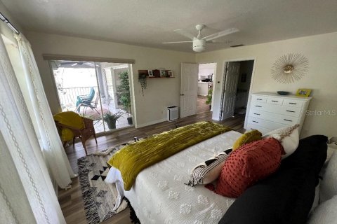 Condo in Seminole, Florida, 2 bedrooms  № 1916679 - photo 26