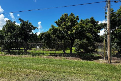 Propiedad comercial en venta en Miami, Florida № 1703707 - foto 4