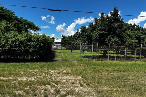 Propiedad comercial en venta en Miami, Florida № 1703707 - foto 2