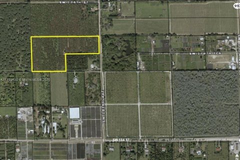 Propiedad comercial en venta en Miami, Florida № 1703707 - foto 1