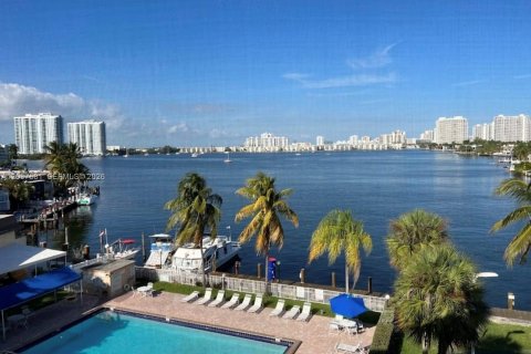 Condominio en alquiler en North Miami Beach, Florida, 1 dormitorio, 78.22 m2 № 2086137 - foto 9