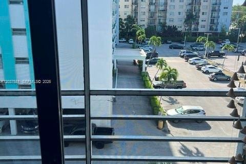 Condominio en alquiler en North Miami Beach, Florida, 1 dormitorio, 78.22 m2 № 2086137 - foto 10