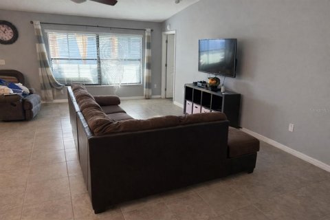 Casa en venta en Zephyrhills, Florida, 4 dormitorios, 178.19 m2 № 2233558 - foto 9