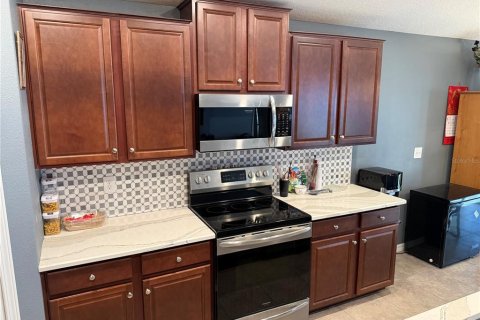 Casa en venta en Zephyrhills, Florida, 4 dormitorios, 178.19 m2 № 2233558 - foto 4
