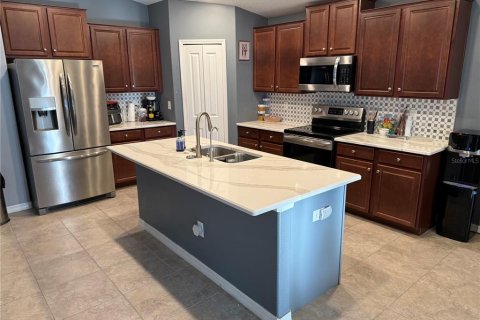 Casa en venta en Zephyrhills, Florida, 4 dormitorios, 178.19 m2 № 2233558 - foto 2