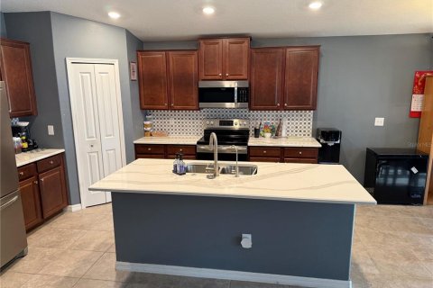 Casa en venta en Zephyrhills, Florida, 4 dormitorios, 178.19 m2 № 2233558 - foto 6