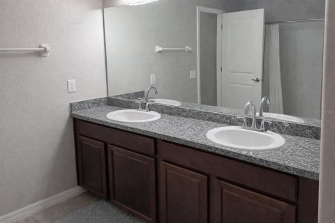 Casa en venta en Zephyrhills, Florida, 4 dormitorios, 178.19 m2 № 2233558 - foto 13