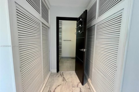 Villa ou maison à louer à Pinecrest, Floride: 4 chambres, 211.45 m2 № 2389690 - photo 21