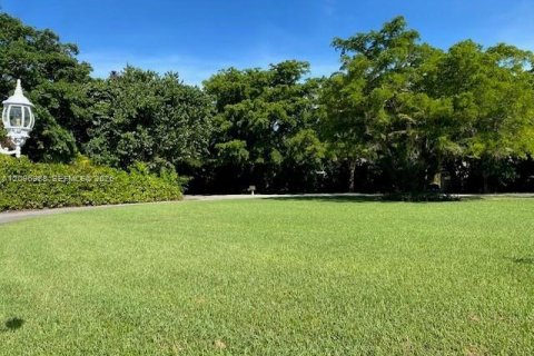Villa ou maison à louer à Pinecrest, Floride: 4 chambres, 211.45 m2 № 2389690 - photo 2