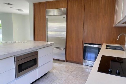 Villa ou maison à louer à Pinecrest, Floride: 4 chambres, 211.45 m2 № 2389690 - photo 4
