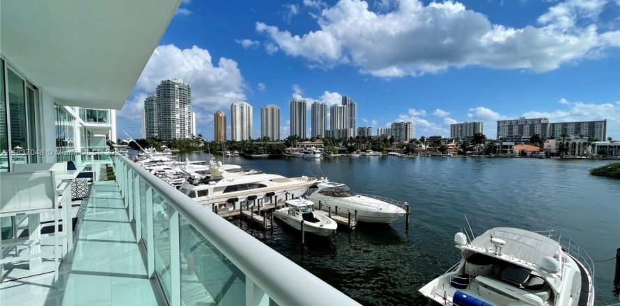 Condo à Sunny Isles Beach, Floride, 3 chambres № 1830534