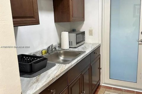 Commercial property in Miami, Florida 112.97 sq.m. № 2006198 - photo 5