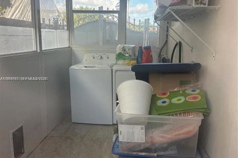 Commercial property in Miami, Florida 112.97 sq.m. № 2006198 - photo 9