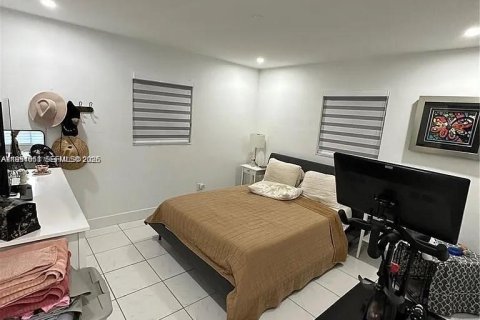 Commercial property in Miami, Florida 112.97 sq.m. № 2006198 - photo 7