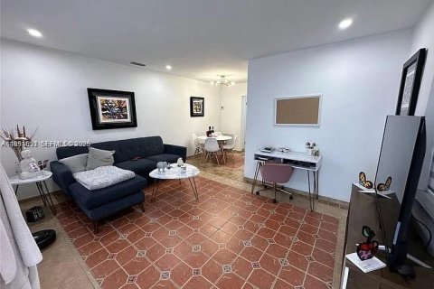 Commercial property in Miami, Florida 112.97 sq.m. № 2006198 - photo 3