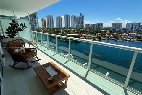 Copropriété à vendre à Sunny Isles Beach, Floride: 2 chambres, 162.86 m2 № 1950164 - photo 1