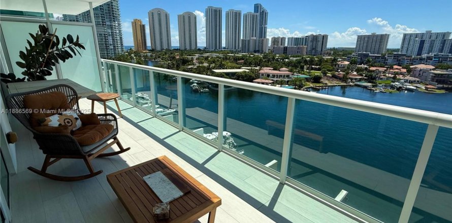 Condo à Sunny Isles Beach, Floride, 2 chambres № 1950164