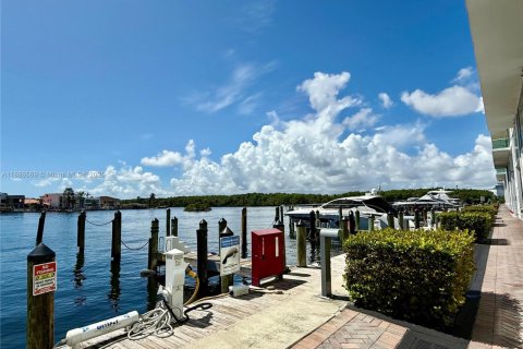 Copropriété à vendre à Sunny Isles Beach, Floride: 2 chambres, 162.86 m2 № 1950164 - photo 22