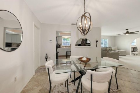 Villa ou maison à louer à Sarasota, Floride: 3 chambres, 179.12 m2 № 2406978 - photo 6