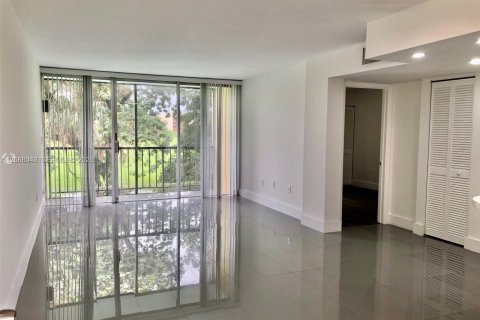 Copropriété à louer à Miami, Floride: 1 chambre, 63.17 m2 № 2363672 - photo 2