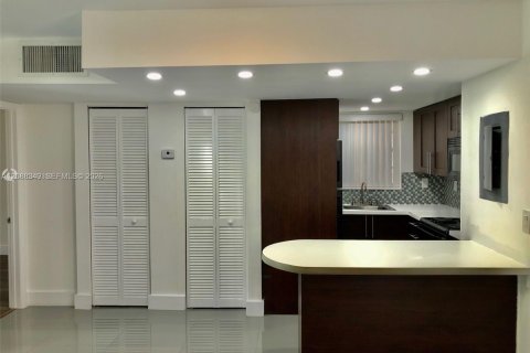 Copropriété à louer à Miami, Floride: 1 chambre, 63.17 m2 № 2363672 - photo 3
