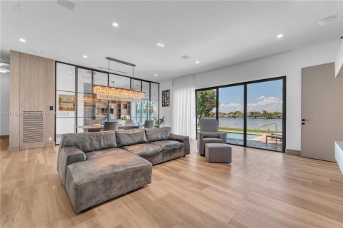 Villa ou maison à louer à Miami, Floride: 3 chambres, 278.71 m2 № 1923344 - photo 27