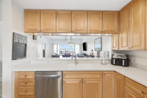 Copropriété à vendre à Madeira Beach, Floride: 2 chambres, 125.42 m2 № 2375520 - photo 12