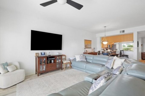 Copropriété à vendre à Madeira Beach, Floride: 2 chambres, 125.42 m2 № 2375520 - photo 23