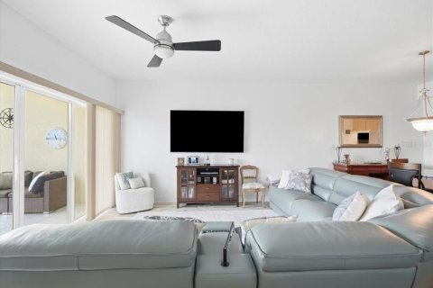 Copropriété à vendre à Madeira Beach, Floride: 2 chambres, 125.42 m2 № 2375520 - photo 22