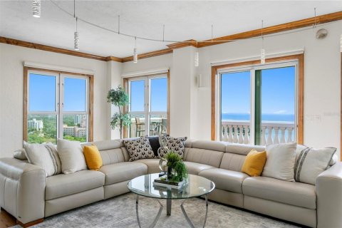 Condo in Saint Petersburg, Florida, 3 bedrooms  № 2200878 - photo 13
