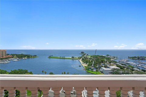 Condo in Saint Petersburg, Florida, 3 bedrooms  № 2200878 - photo 20