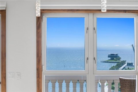 Condo in Saint Petersburg, Florida, 3 bedrooms  № 2200878 - photo 24