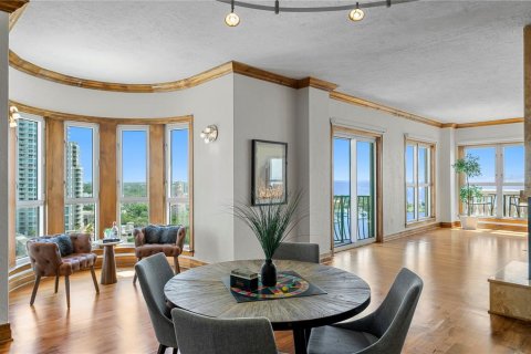 Condo in Saint Petersburg, Florida, 3 bedrooms  № 2200878 - photo 25