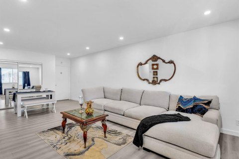 Condo in Pompano Beach, Florida, 2 bedrooms № 2082597 - photo 15