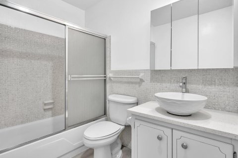 Condo in Pompano Beach, Florida, 2 bedrooms № 2082597 - photo 25