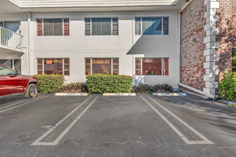 Condo in Pompano Beach, Florida, 2 bedrooms № 2082597 - photo 26