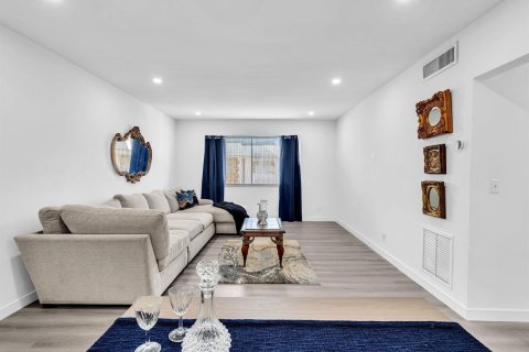Condo in Pompano Beach, Florida, 2 bedrooms № 2082597 - photo 11