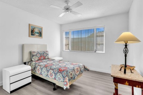 Condo in Pompano Beach, Florida, 2 bedrooms № 2082597 - photo 18
