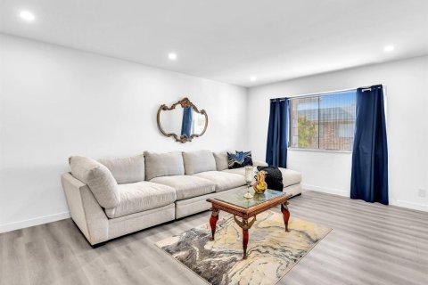 Condo in Pompano Beach, Florida, 2 bedrooms № 2082597 - photo 12
