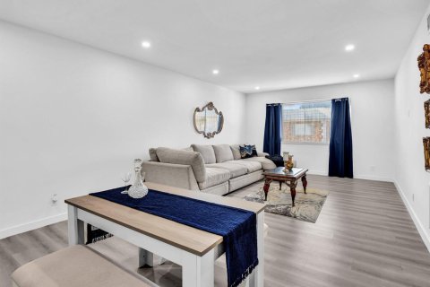 Condo in Pompano Beach, Florida, 2 bedrooms № 2082597 - photo 10