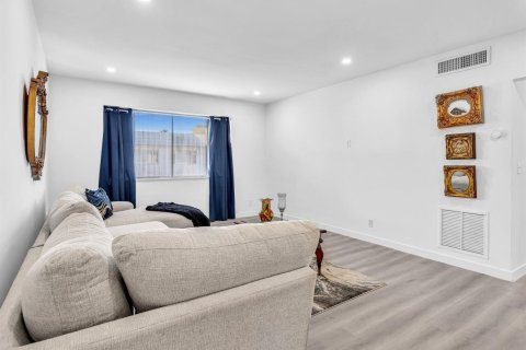 Condo in Pompano Beach, Florida, 2 bedrooms № 2082597 - photo 14