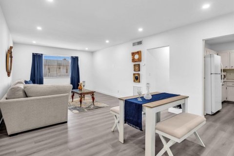 Condo in Pompano Beach, Florida, 2 bedrooms № 2082597