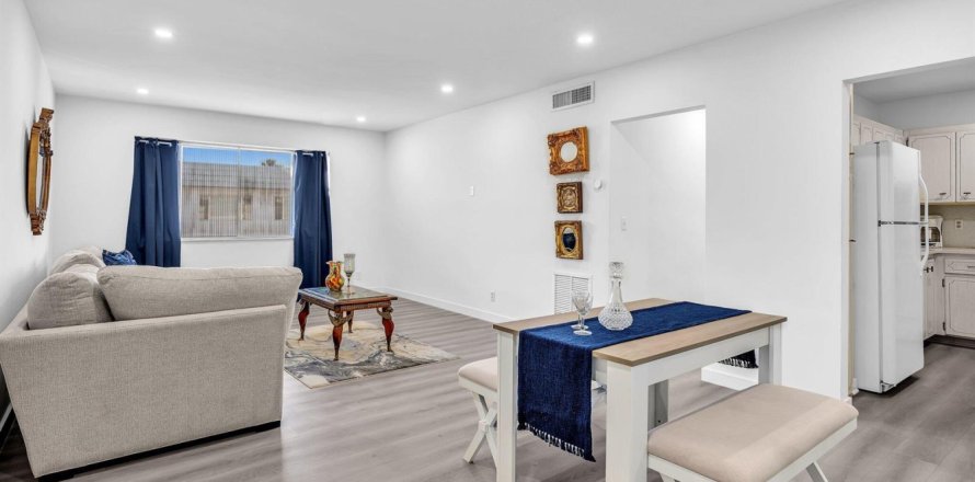 Condo in Pompano Beach, Florida, 2 bedrooms № 2082597