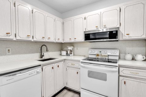 Condo in Pompano Beach, Florida, 2 bedrooms № 2082597 - photo 5