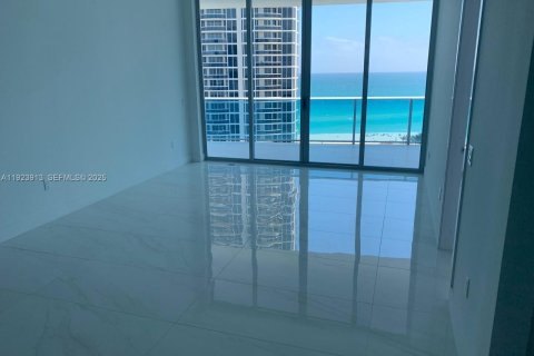 Condominio en venta en Sunny Isles Beach, Florida, 2 dormitorios, 128.39 m2 № 1982326 - foto 11