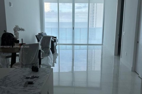 Condominio en venta en Sunny Isles Beach, Florida, 2 dormitorios, 128.39 m2 № 1982326 - foto 14