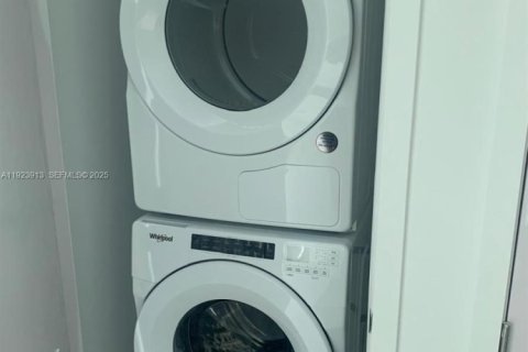 Condominio en venta en Sunny Isles Beach, Florida, 2 dormitorios, 128.39 m2 № 1982326 - foto 25