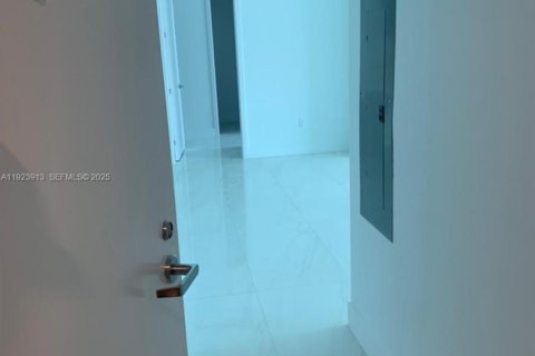 Condominio en venta en Sunny Isles Beach, Florida, 2 dormitorios, 128.39 m2 № 1982326 - foto 15